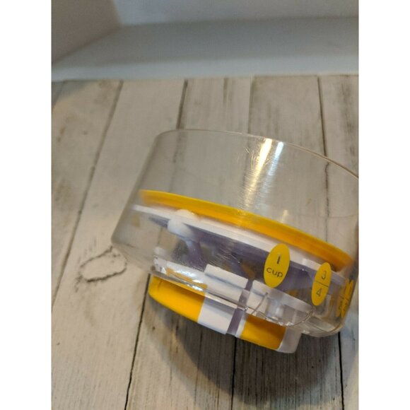 Adjustable Wilton 1/8 Cup to 1 Cup Measuring Scoop Cup Yellow - Picture 9 of 9